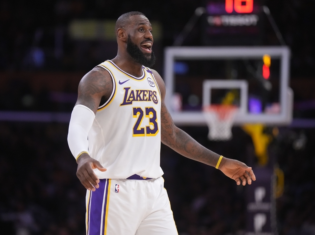 开云-杰弗森：詹姆斯被裁判亏待！他每场都有3到5次被犯规没算！