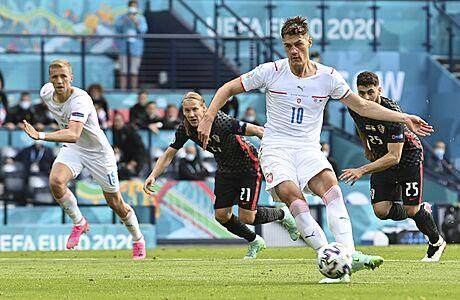 开云官网-鲜血换来一球一分 希克破门继续捷克迈向晋级线